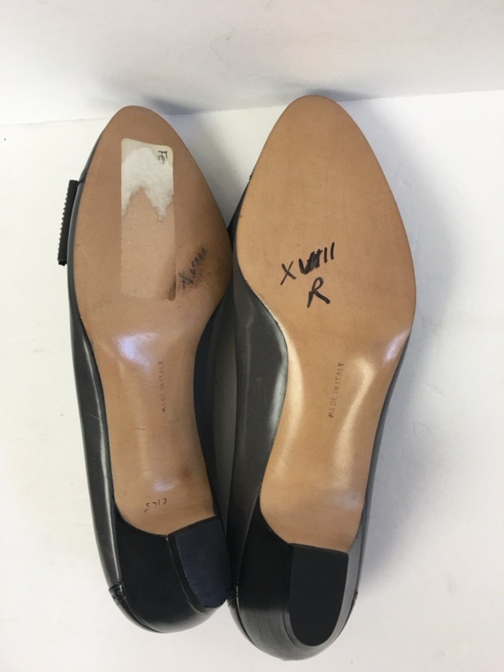 Salvatore Ferragamo Iconic Classic Grey Leather Vara Bow Kitten Heels  6B - Picture 11 of 12